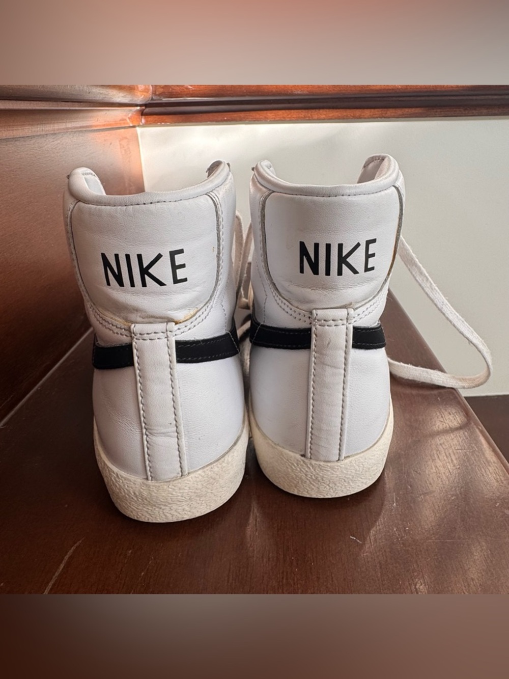 NIKE - Picture 2 of 6